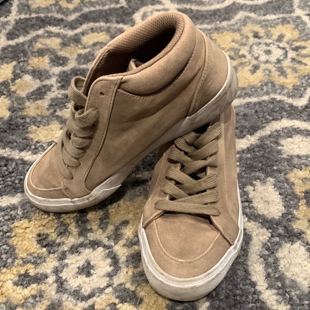 Suede sneaks NWOT